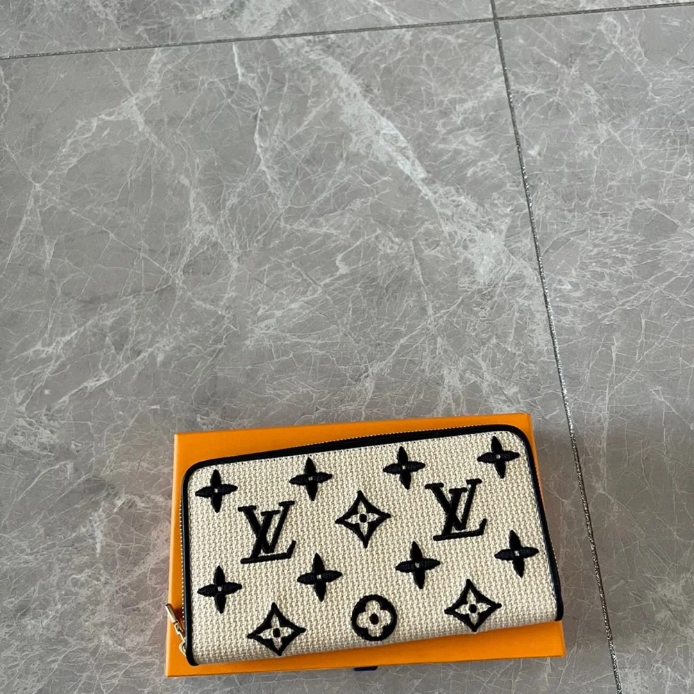 Louis Vuitton Black and Tan Monogram Wallet